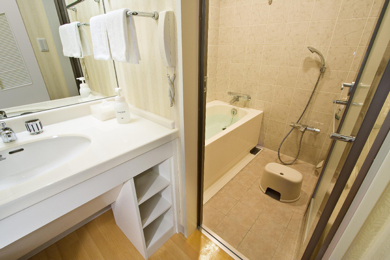 Bathroom 7