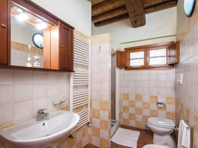 Bathroom, Tuscan Escape for Families, Siena