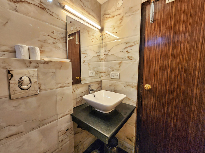 Bathroom 4, Hotel Surya, Shimla