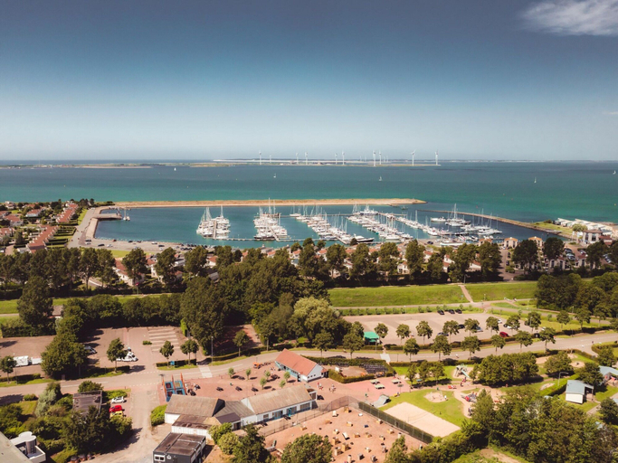 Pool 2, Villa in Zeeland With Sauna & Beach Access, Noord-Beveland