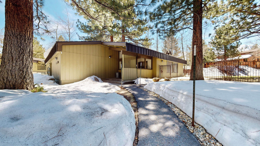 Exterior & Views 2, Mountain Chateau Retreat, Mono