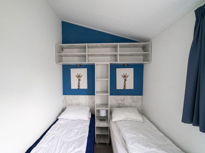 Room 4, Modern Chalet on the Water of the Markermeer, Stede Broec