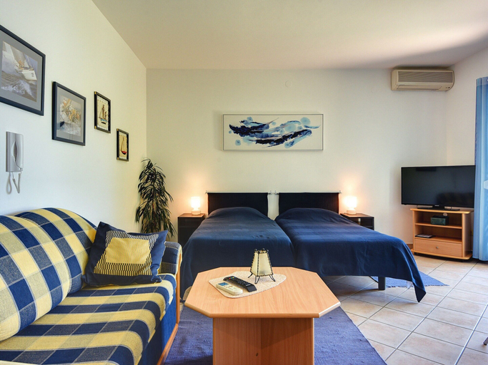 Bedroom, Scenic Apartment With Garden in Medulin, Medulin