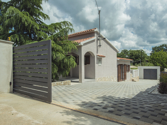 Exterior & Views, Detached House With Private Pool Near the Coast, Marčana