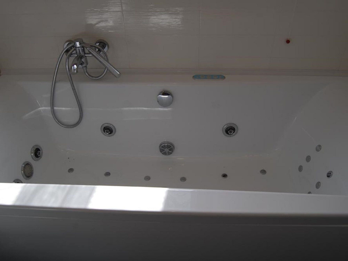 Bathroom 2, Belvilla by OYO Villa Degli Olivi, Viterbo