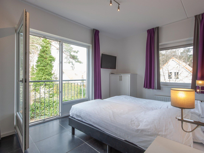Bedroom 2, Villa in Arcen with Pool  Family Amenities, Arcen en Velden