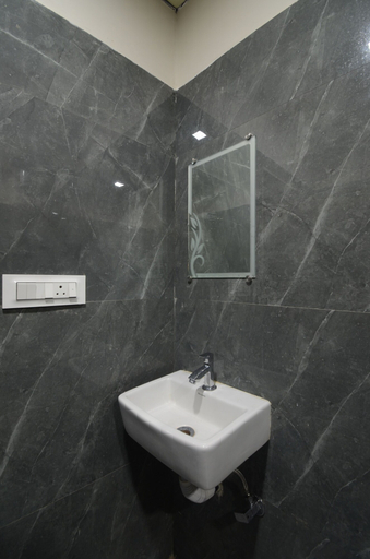 Bathroom 4, Hotel Shri Dhwaja Inn, Rajsamand