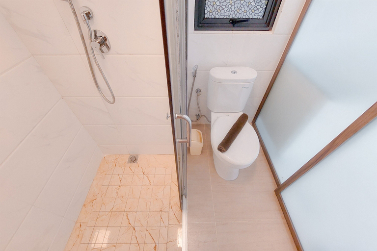 Bathroom 4, Good Choice And Comfy 2Br Sky House Bsd Apartment, South Tangerang