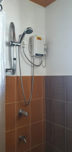 Bathroom 2, Lola's Guest House, Lapu-Lapu City