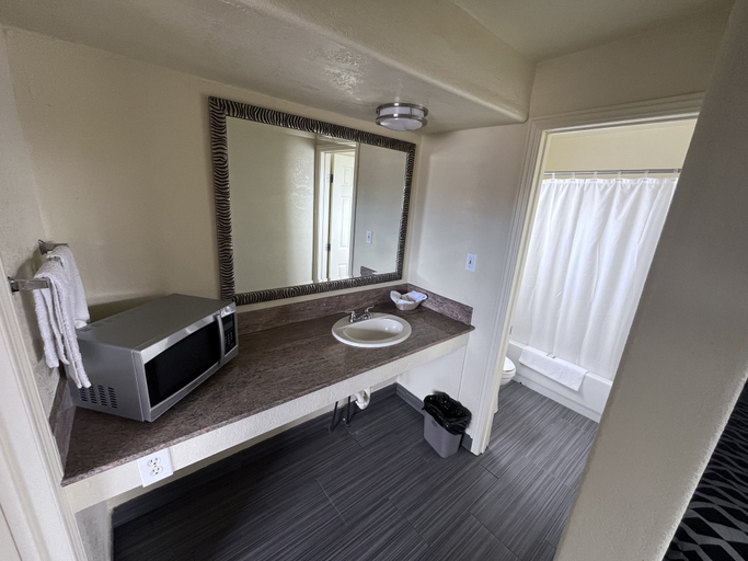 Bathroom 3, ECONOMY INN, Santa Barbara