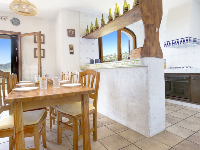 Private kitchen 2, Villa on a Hill With Private Pool, Girona