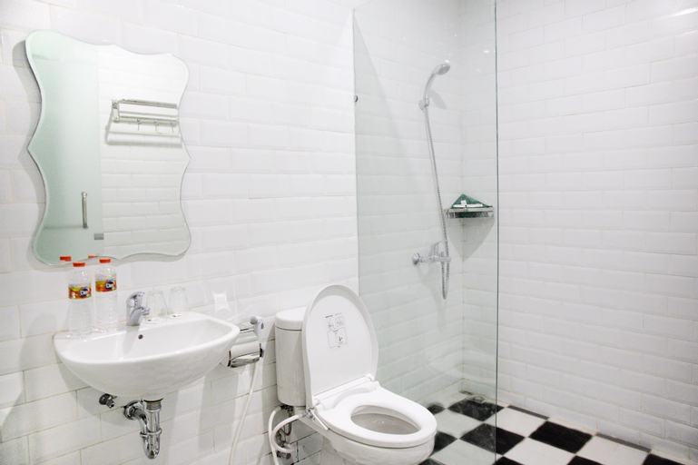 Bathroom 19