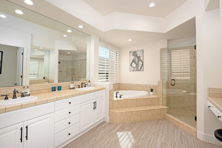 Bathroom 4, Luxury Resort Style Living w/ Pool & Jacuzzi, Riverside