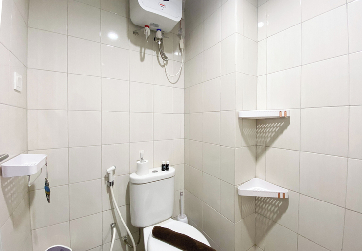 Bathroom 2, Minimalist Japanese Style 2Br At Apartment Mekarwangi Square Cibaduyut, Bandung