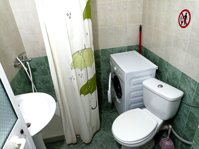 Bathroom, Apartment in the Plazh Area Surrounded by Greenery, Durrësit