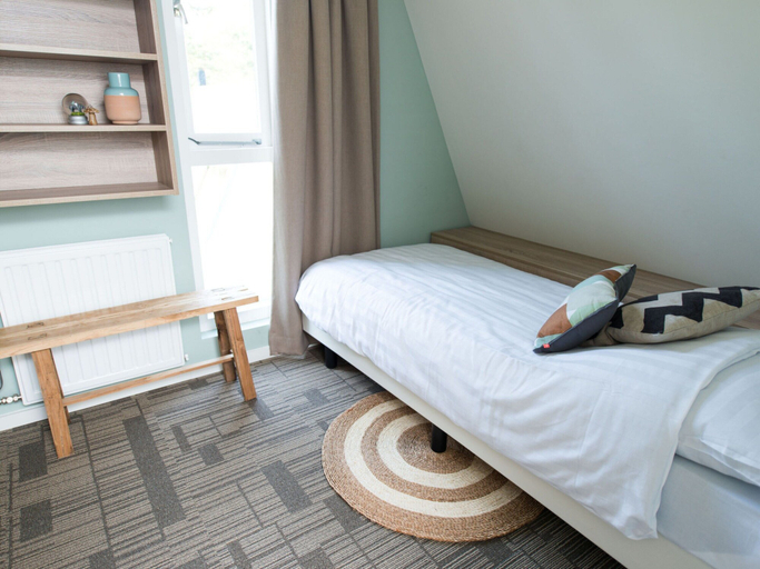 Bedroom 3, Forest-edge Family Bungalow, Apeldoorn