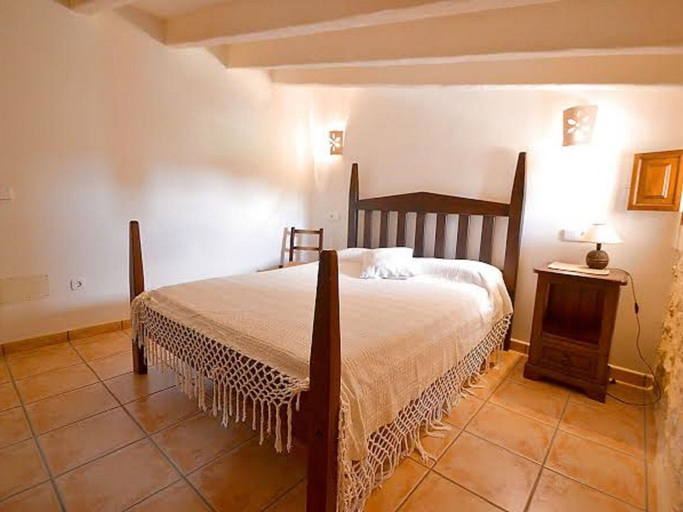 Room 3, Farmhouse in Mallorca With Pool & Views, Baleares