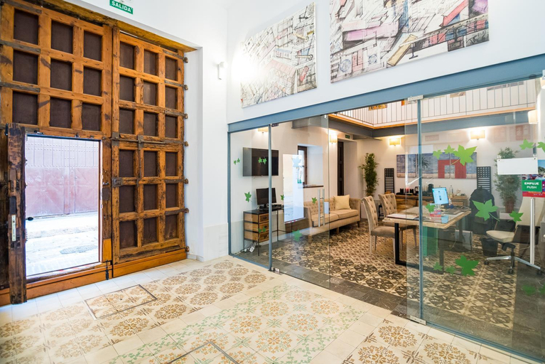 Others 5, IVY HOUSE, Sevilla