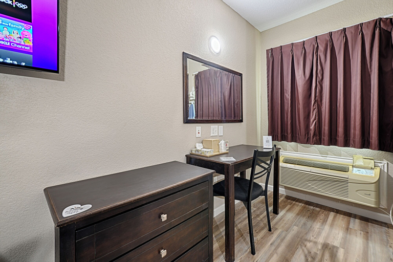 Others 4, Hotel Dilley Grand, Frio