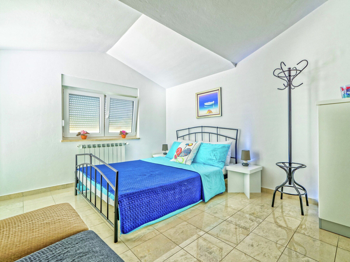 Bedroom, Spacious Detached Villa with Pool near Pula with sea View, Ližnjan