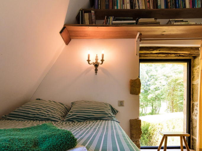 Room 4, Beautiful Property With Three Houses, Three Swimming Pools, and Magnificent Views, Dordogne