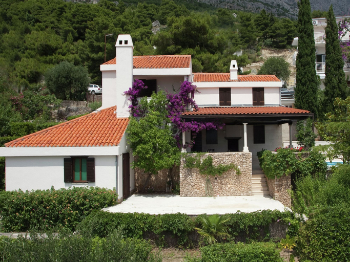 Exterior & Views 2, Charming Villa with Private Swimming Pool in Dalmatia, Baška Voda