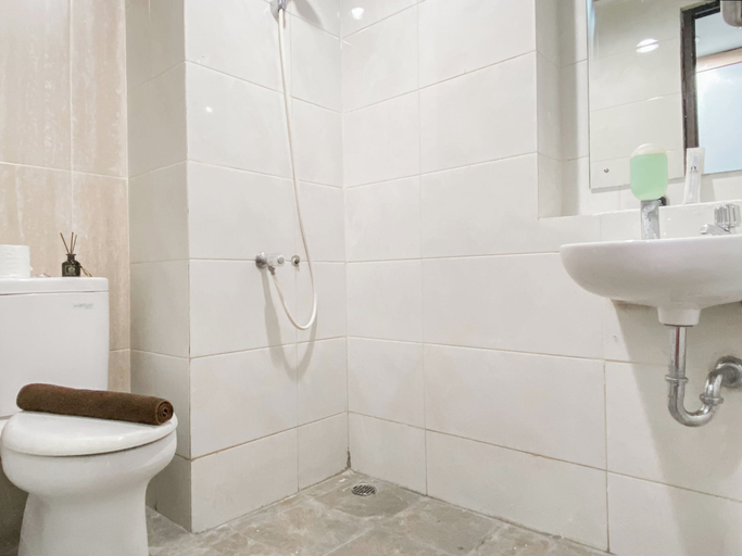 Bathroom 3, Good Place Studio At Grand Dhika City Apartment, Bekasi
