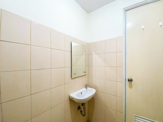 Bathroom 3, Signature 2Br At Apartment Tamansari Panoramic, Bandung