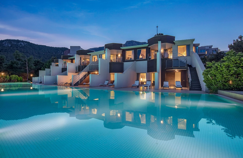 Exterior & Views