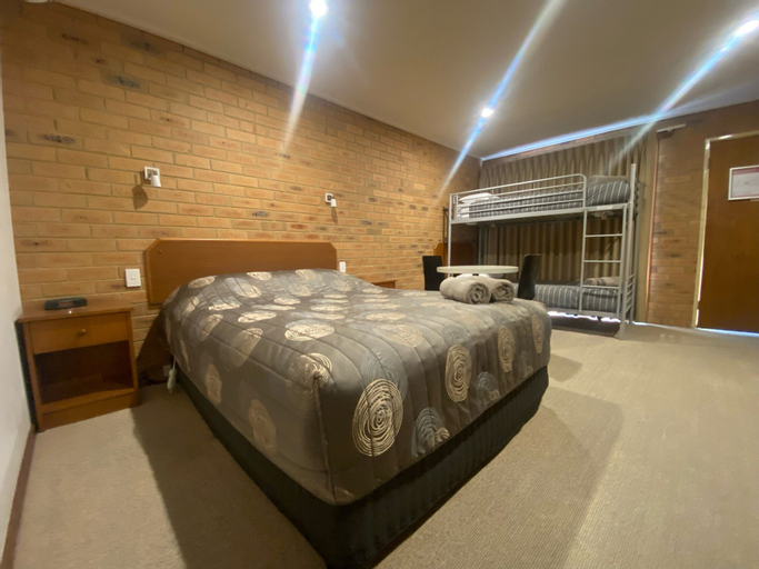 Bedroom 2, Quays Motel San Remo, Bass Coast Bal