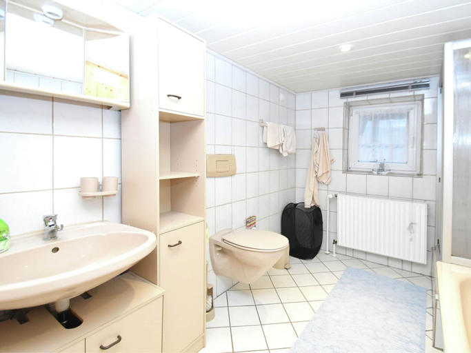 Bathroom 4, Small Apartment in Hesse With Terrace and Garden, Schwalm-Eder-Kreis