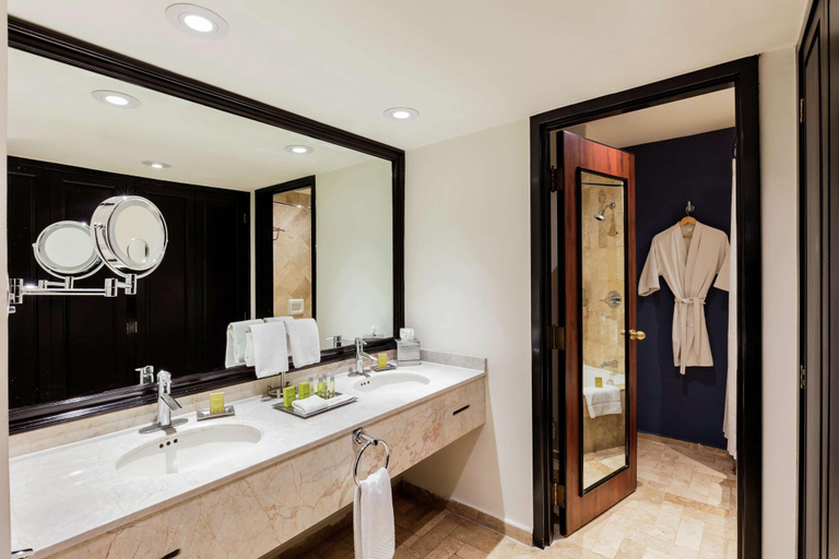 Bathroom 4, Hilton Mexico City Airport, Mexico City