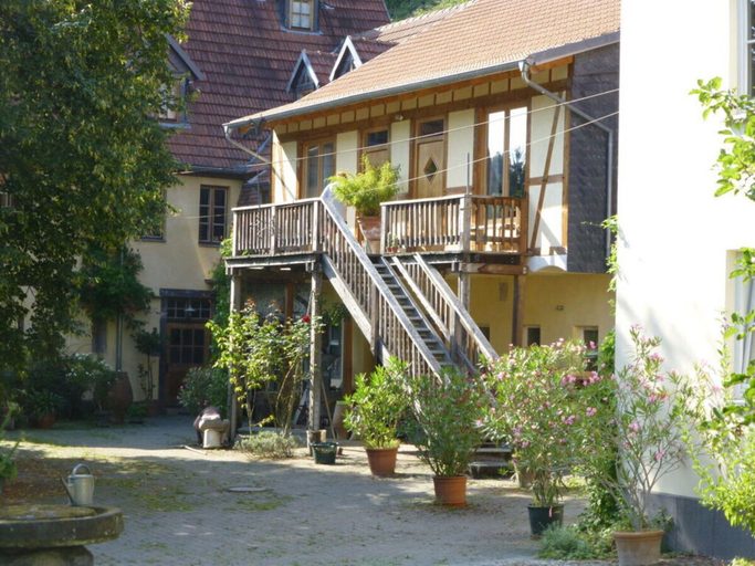 Exterior 3, Linden Leaf" Left Comfortable Vacation Home, Mayen-Koblenz