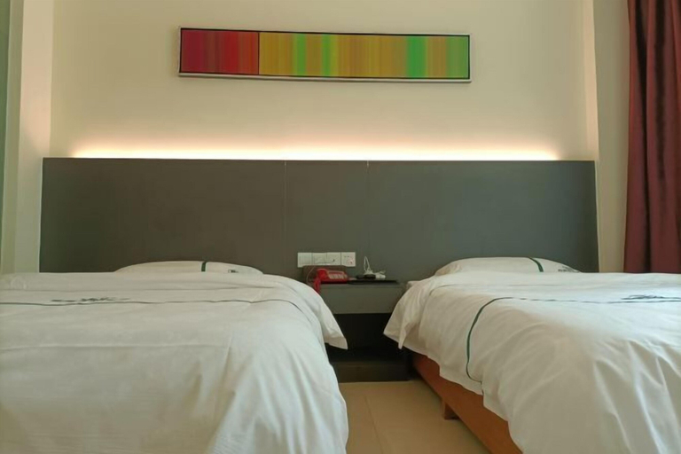 Bedroom 5, Ming Tien Inn, Zhaoqing