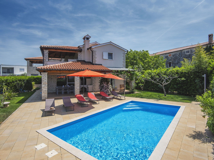 Sport & Beauty 4, Villa in Novigrad With Pool Near Beach, Novigrad