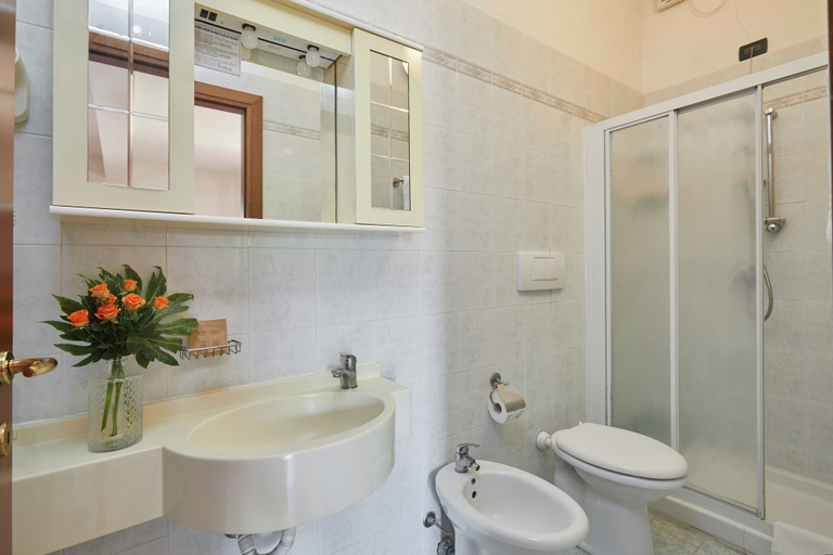 Bathroom 4, Hotel Fattoria Belvedere, Pisa