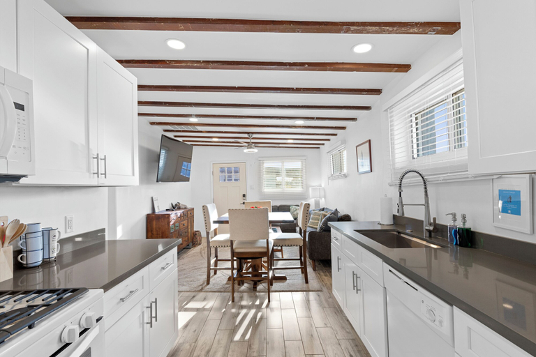 Others 5, Cottage with BBQ & Hot Tub, Maricopa