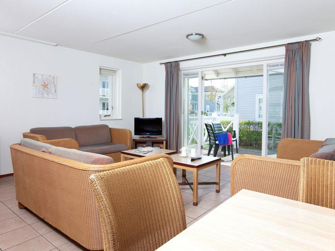 Living area, Comfortable Villa With Three Bathrooms, Near Rockanje, Hellevoetsluis