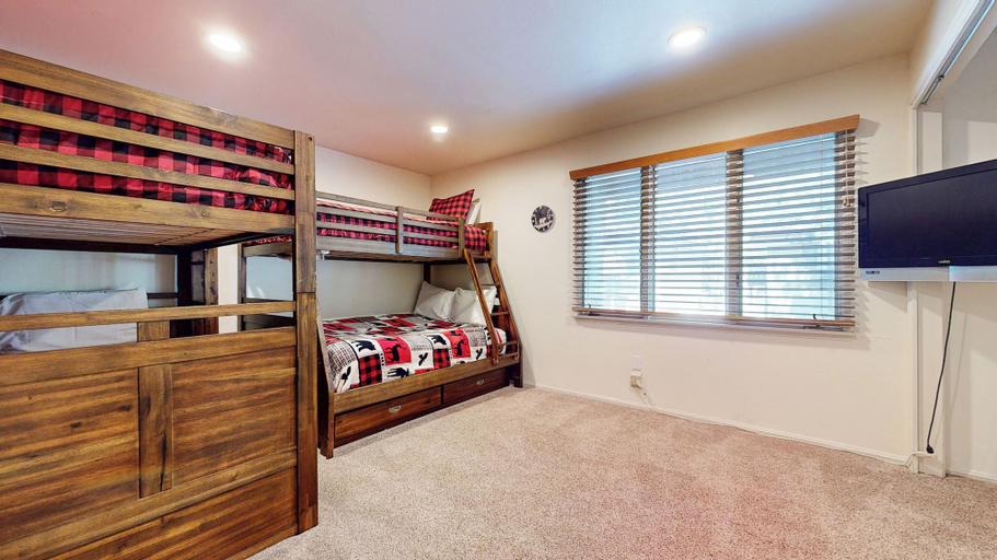 Bedroom 3, Mountain Chateau Retreat, Mono