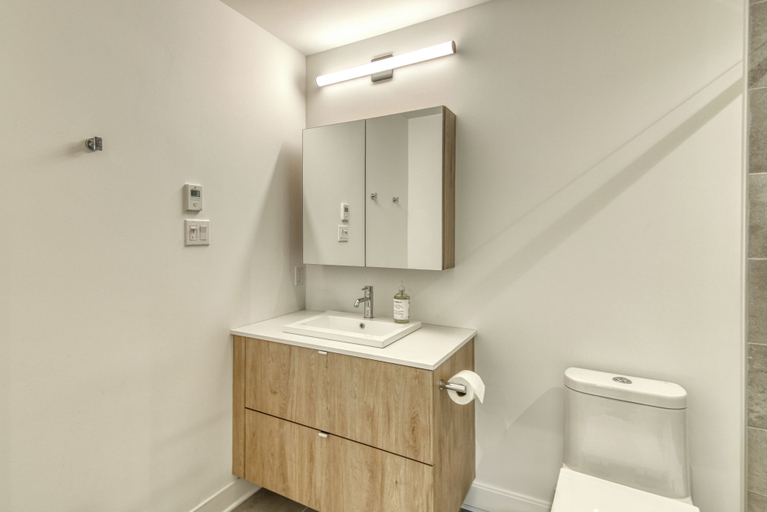 Bathroom 4, 201 Verbier Building 4, Les Laurentides