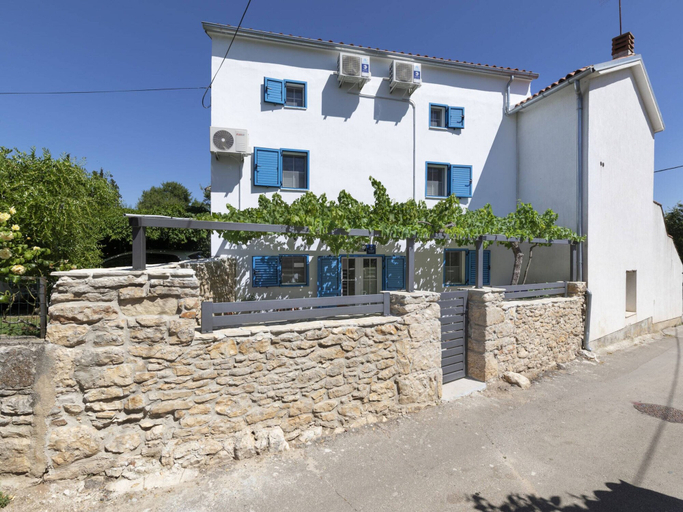 Exterior & Views 2, Modern Holiday Home With Jacuzzi, Medulin