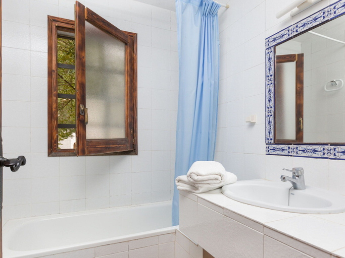 Bathroom 3, Villa on a Hill With Private Pool, Girona