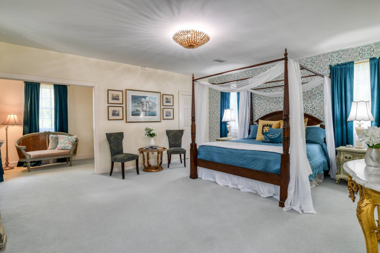 Bedroom 2, Pillars' Castle, Saint Johns