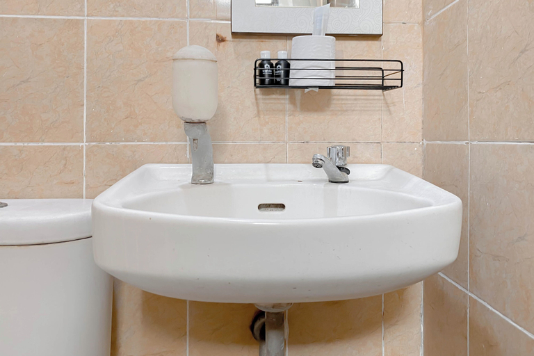 Bathroom 5, Comfort Living 2Br Kebagusan City Apartment, Jakarta Selatan