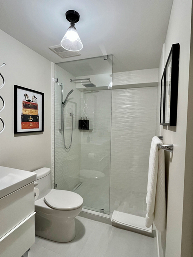 Bathroom 4, Lake and the City Bed and Breakfast, Central Okanagan