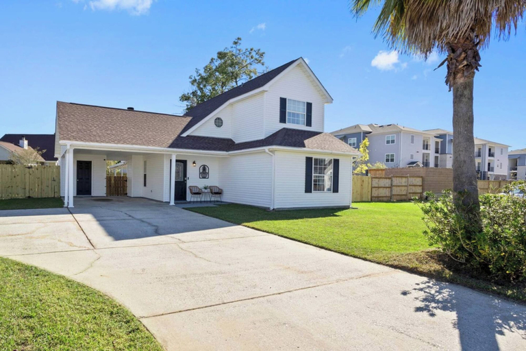 Exterior & Views