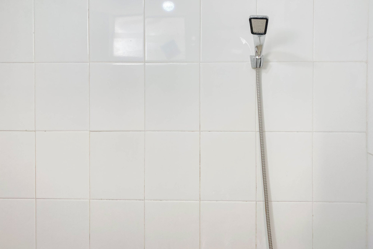 Bathroom 4, Modern Look Studio At Bassura City Apartment, Jakarta Timur