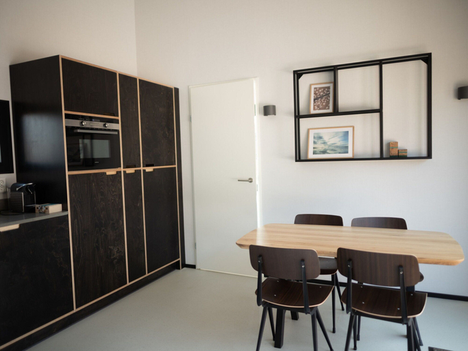 Dining 4, Modern Lodge With 2 Bathrooms, Near the Beach, Zandvoort