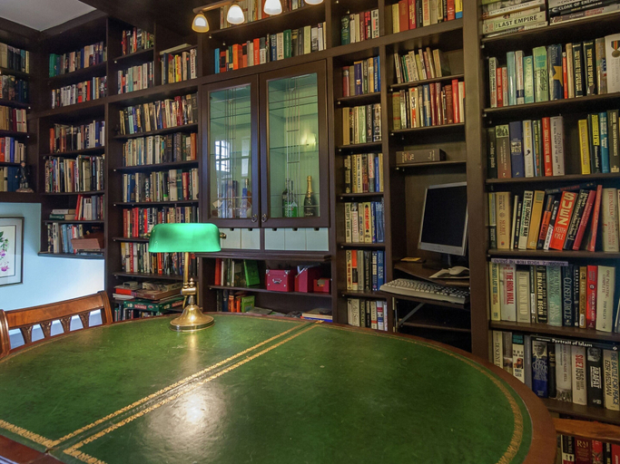 Game room, Elegant House With Heated Pool and Sauna, Dordogne
