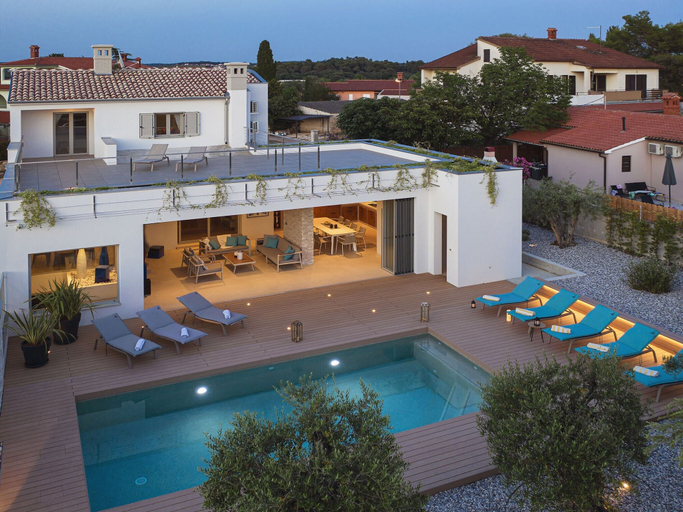 Exterior & Views 2, Villa in Stinjan With Pool and Sea View, Pula